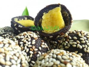 Onde-Onde Ketan Hitam