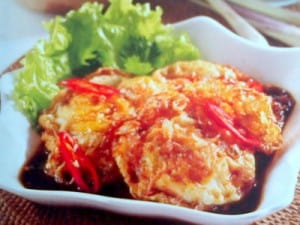 Cara Membuat Telur Ceplok Bumbu Balado Pedas