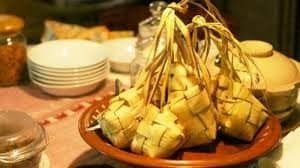 Sajian ketupat lebaran