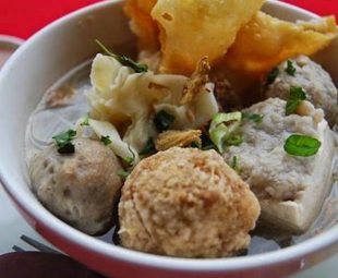 Resep Kuah Bakso Sapi Spesial: Nikmati Sensasi Gurih dan Pedasnya!