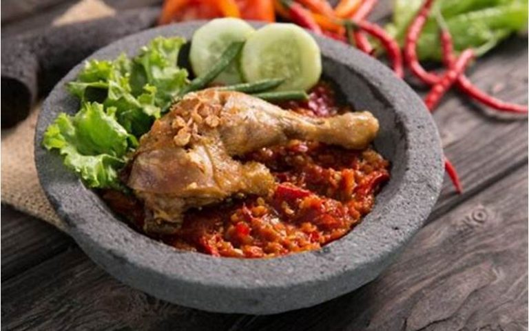 Ayam Penyet Surabaya Gresik – Lezatnya Hidangan Tradisional