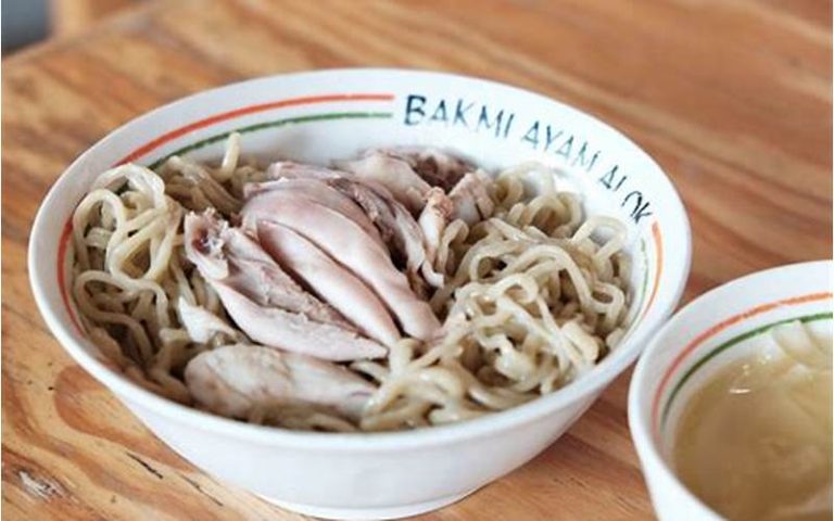 Bakmi Alok Kelapa Gading: Makanan Enak dengan Harga Terjangkau