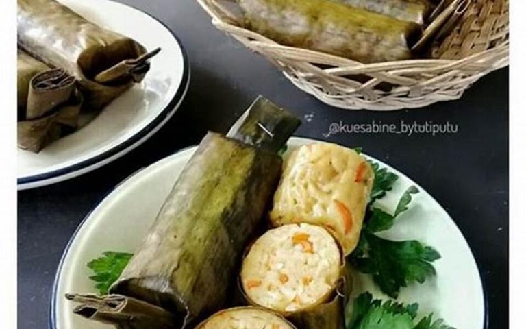 Sajian Lezat Lontong Mie Bungkus Daun